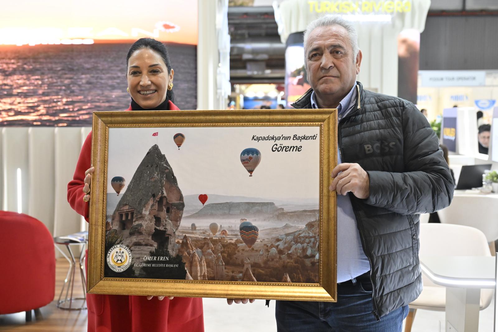 İspanya Büyükelçisi Nuket Küçükel Ezberci Standımızı Ziyaret Etti.