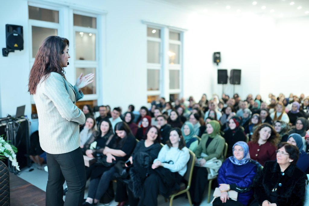 Eğitimci-Yazar Dilek Cesur Göreme'de Sevenleriyle Buluştu.